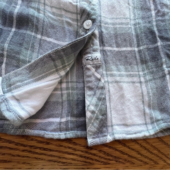 ⭐️ Rails Hunter Shirt Women's Medium Ocean Blue & White Plaid
Button Top - Picture 7 of 12